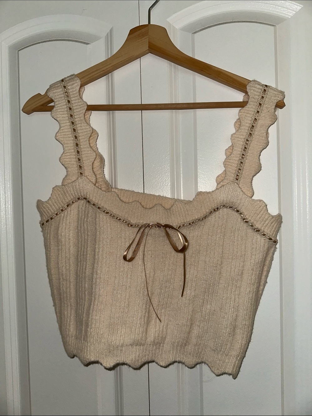 Scalloped Ribbed Cream Knit Crop Top with Bow